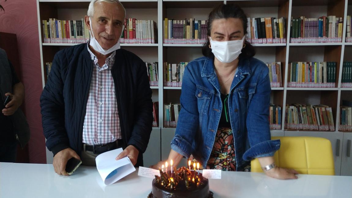 Okulumuz emektar memuru Turgay ZAFER ve Müdür yardımcımız Asiye ŞENYURT'un doğum günü etkinliği