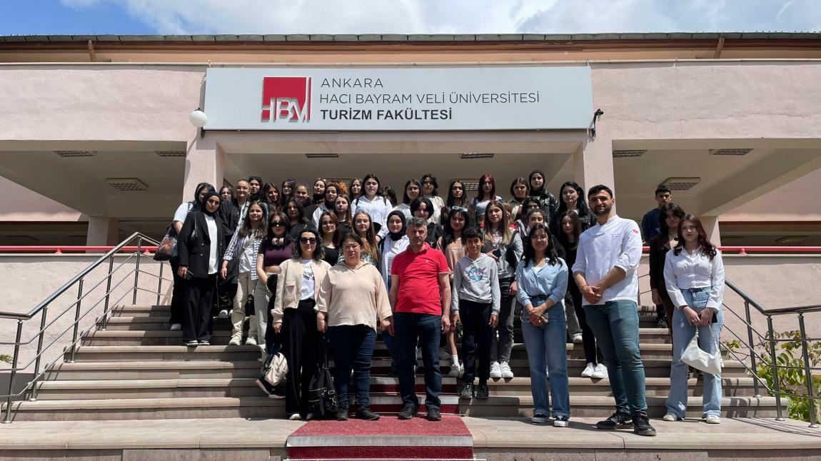 Okulumuz öğretmen ve öğrencileriyle Eskişehir ile Ankara' ya üniversite ve kültür gezisi düzenlenmiştir