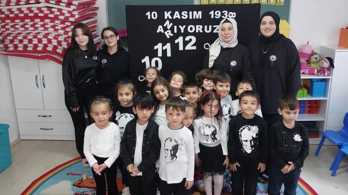Minik dahiler sınıfı 10 kasım' da Atatürk'ü saygı ve özlemle andılar.