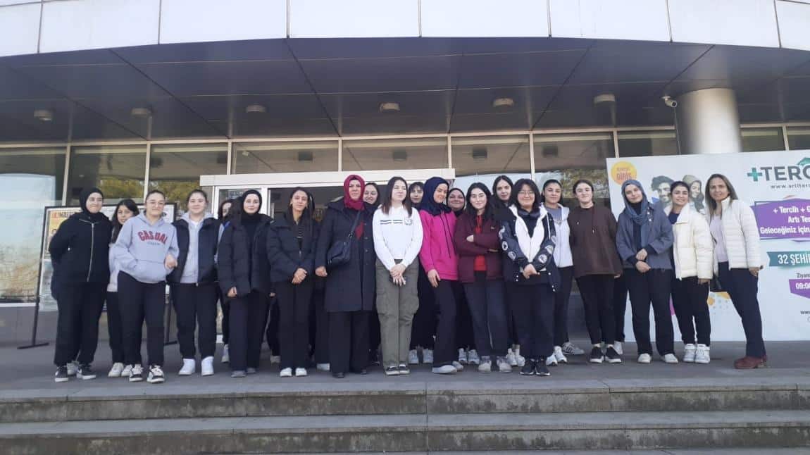 Kariyer günleri kapsamında son sınıf öğrencileri Kültür Sanat Merkezindeki etkinliğe katıldılar.