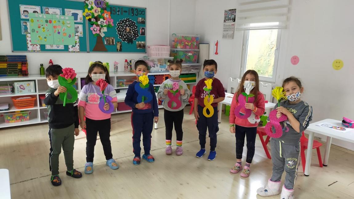 Okulumuz Boztepe Mesleki Teknik Anadolu Lisesi Uygulama Ana sınıfı  Yunuslar sınıfı öğrencileri yaptıkları etkinliklerle 8 Mart Dünya Kadınlar Günü'nü kutladılar.