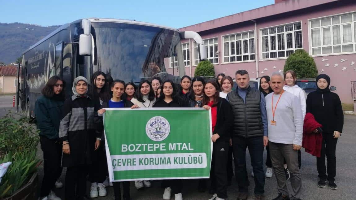 Boztepe mesleki ve teknik Anadolu lisesi Çevre Koruma Kulübü 7 Aralık Çarşamba günü Ordu Belediyesi Ambalaj atığı toplama ayırma tesisi ve plastik geri dönüşüm tesisine Gezi düzenlemiştir.