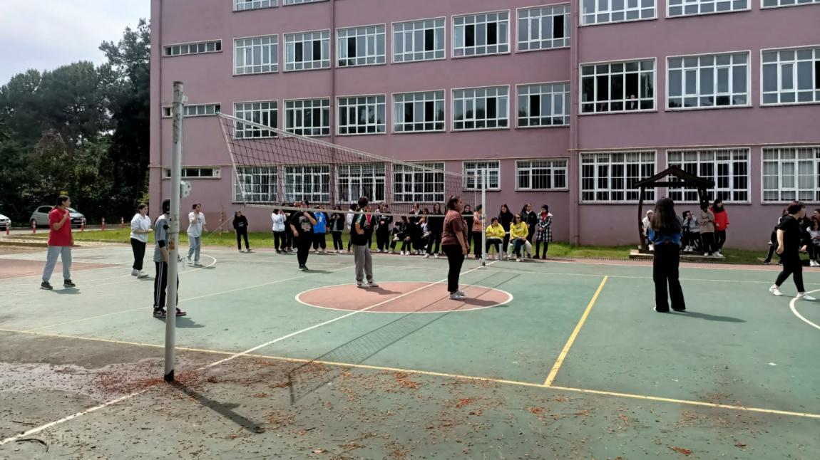 Sanaldan Gerçeğe e-twinning projesi kapsamında sınıflar arası voleybol turnuvası