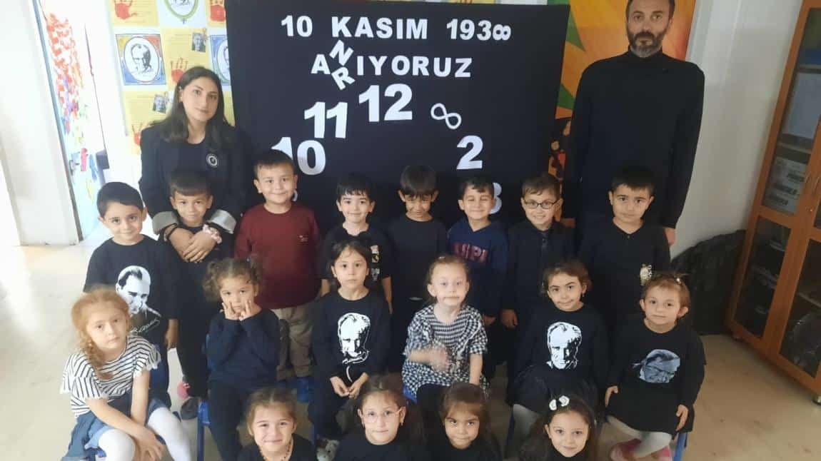 Uğur böcekleri sınıfı 10 kasım' da Atatürk'ü saygı ve özlemle andılar.