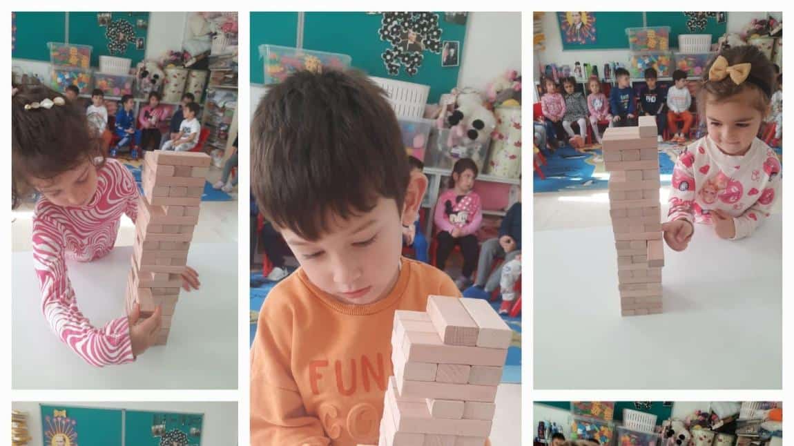 Yunuslar sınıfı tahta bloklarla denge oyunu oynadılar. Oynarken çok eğlendiler.