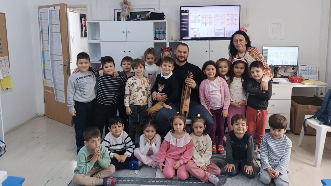 Boztepe Kız Meslek ve Teknik Anadolu Lisesi Uygulama Anasınıfı Papatyalar Grubu Aile Katılım Etkinliği gerçekleştirdiler.