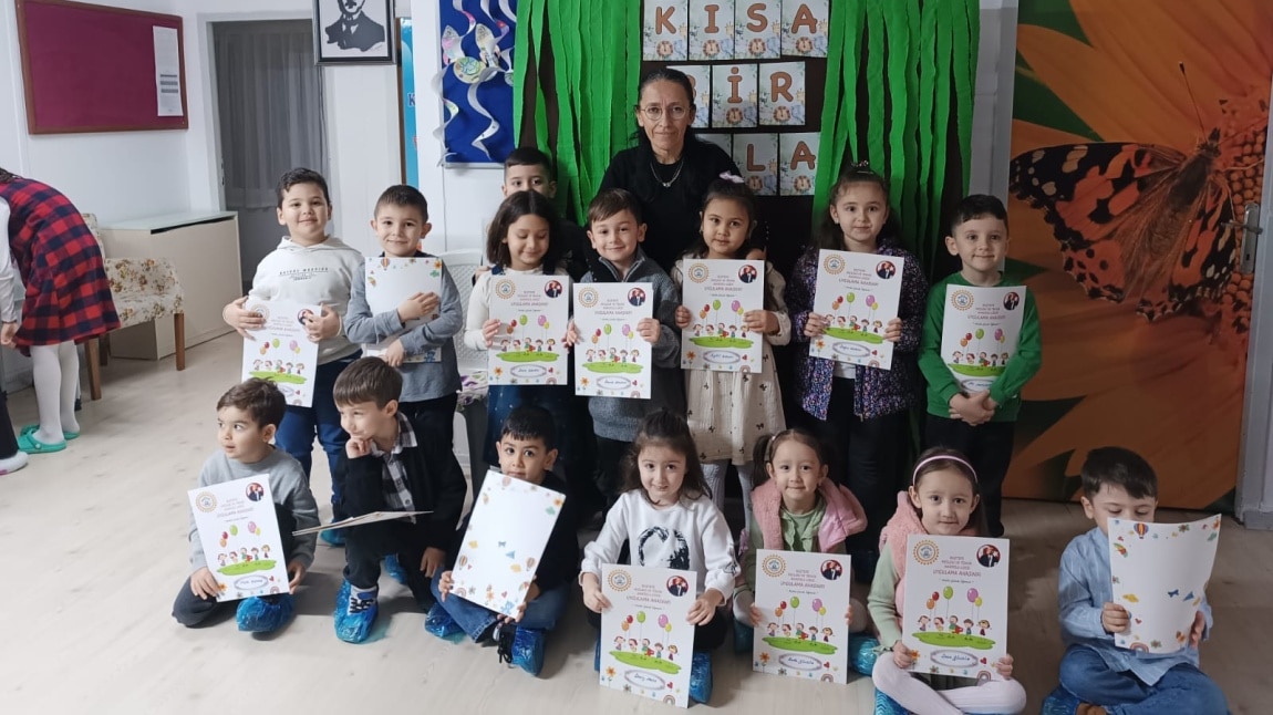 Boztepe Kız Mesleki ve Teknik Anadolu Lisesi Uygulama Anasınıfı Papatyalar Grubu 1.dönemi bitirdiler. 