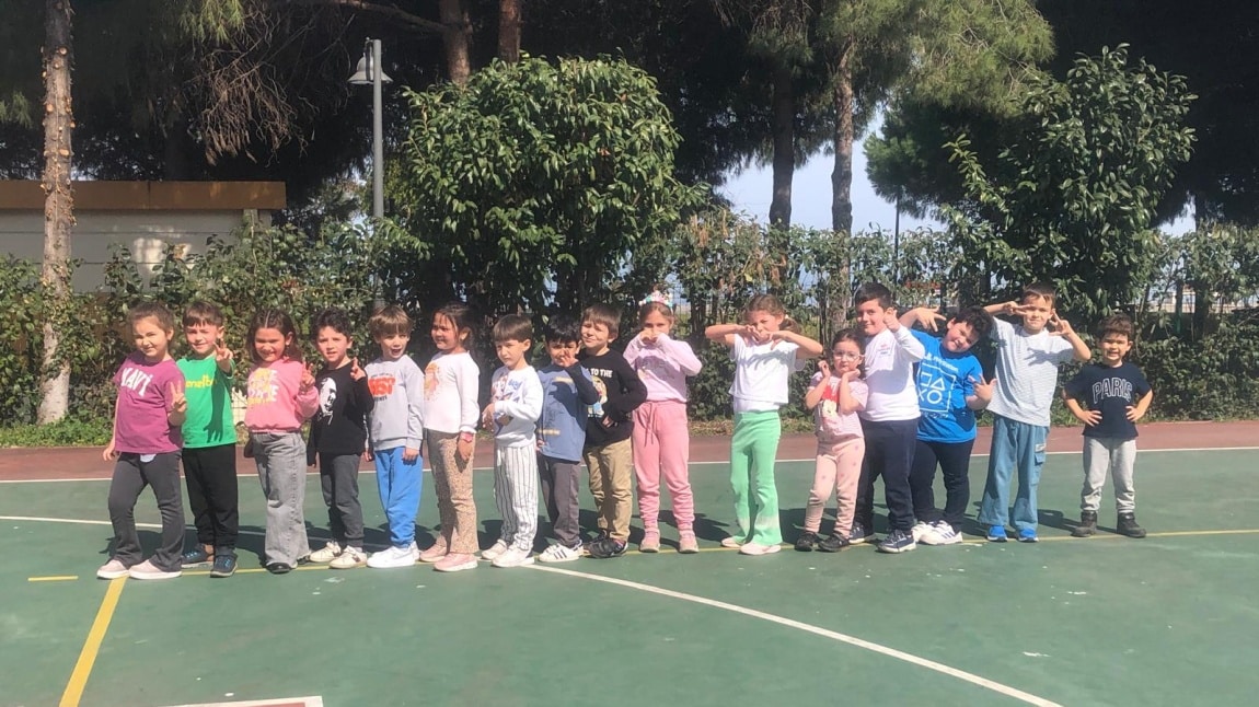 Boztepe Kız Meslek ve Teknik Anadolu Lisesi Uygulama Anasınıfı Papatyalar Grubu ilkbaharı ve güzel havaları sabah sporlarını yaparak karşıladılar.