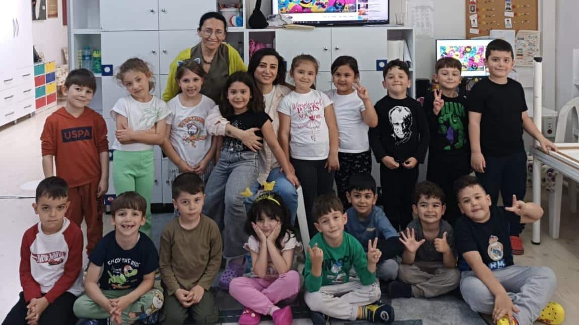 Boztepe Kız Meslek ve Teknik Anadolu Lisesi Uygulama Anasınıfı Papatyalar Grubu Aile Katılım Etkinliği gerçekleştirdiler.